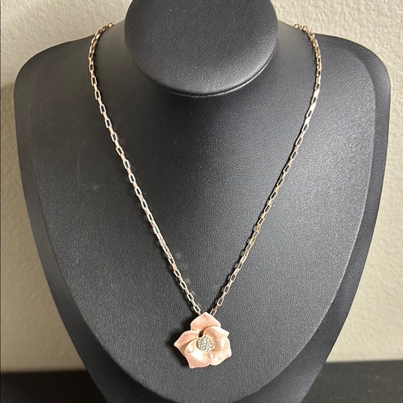NWT Betsey Johnson Rose Gold Tome Flower Rhinestone Necklace Dainty - Picture 1 of 8